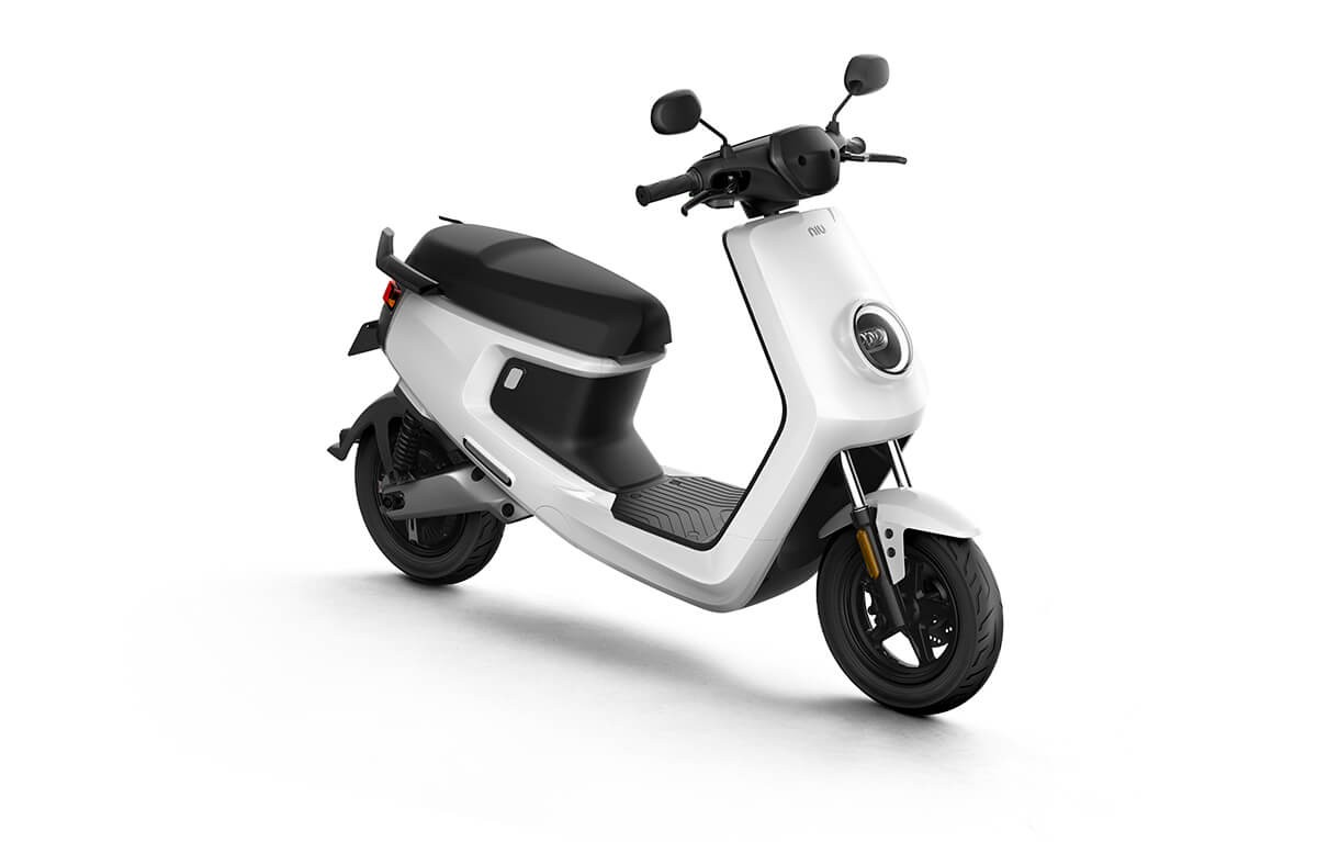 NIU MQi+ Sport — três quartos frontal